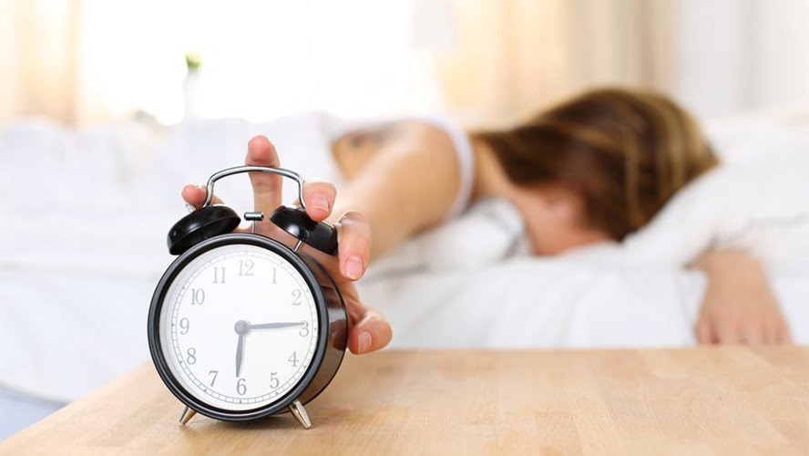 6 dicas para não sofrer tanto com a chegada do horário de verão!