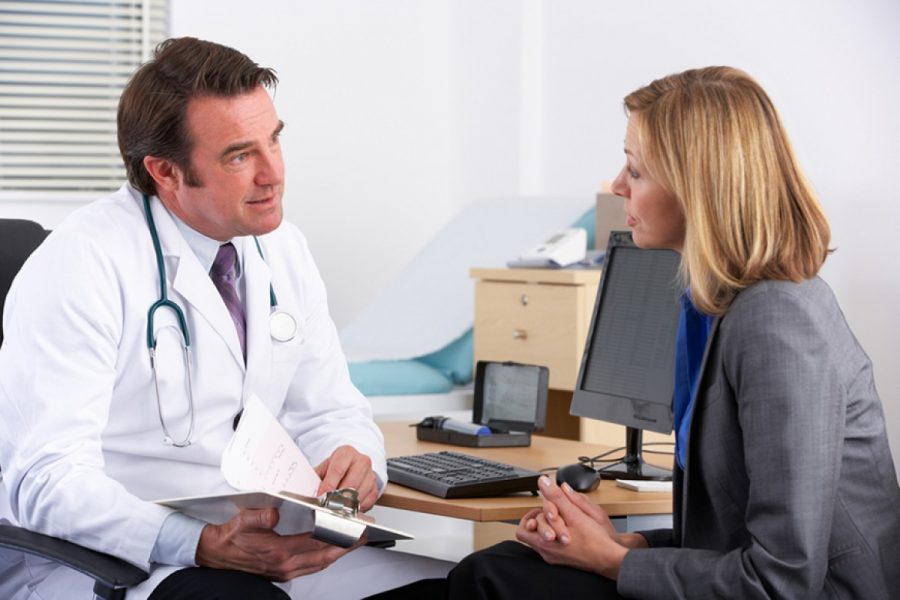Os médicos podem cobrar a consulta de retorno?