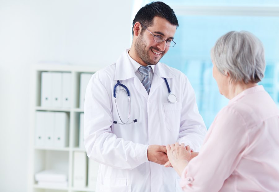 Médico que passa confiança a paciente ajuda placebo a “funcionar”, diz pesquisa!