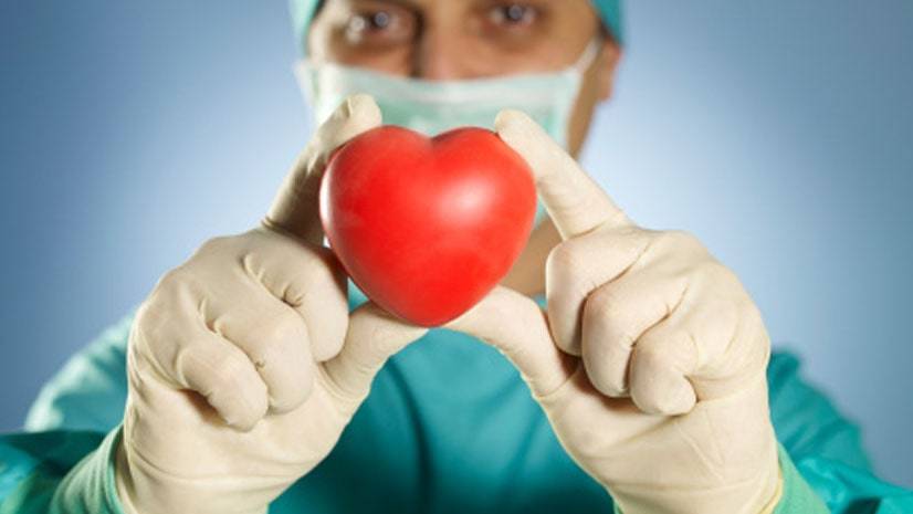 50 anos após primeira cirurgia, 72% dos pacientes que recebem novo coração vivem ao menos 5 anos