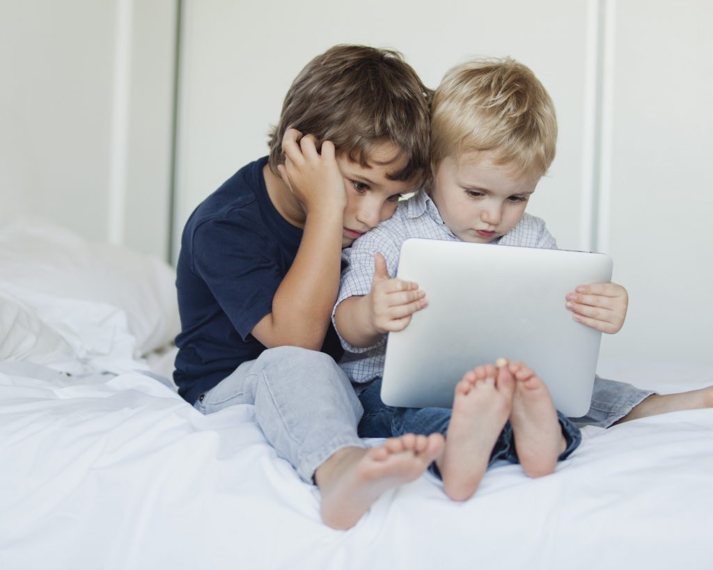 Recomenda OMS: Crianças com menos de 2 anos não devem ter contato com telas eletrônicas