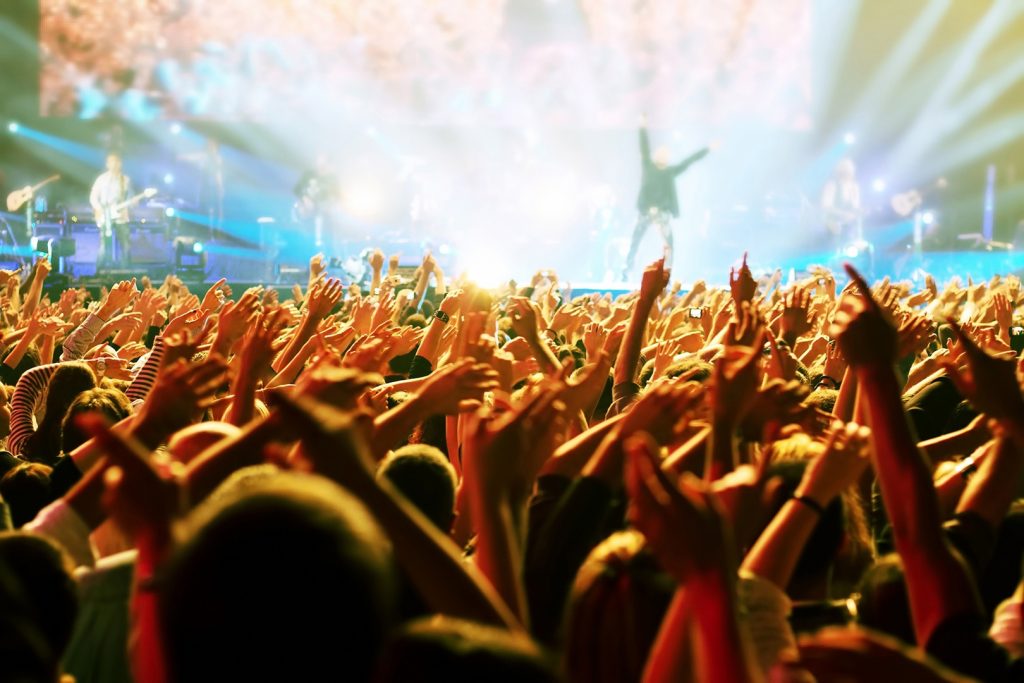 Assistir a um show ao vivo é mais benéfico do que Yoga, segundo estudos!