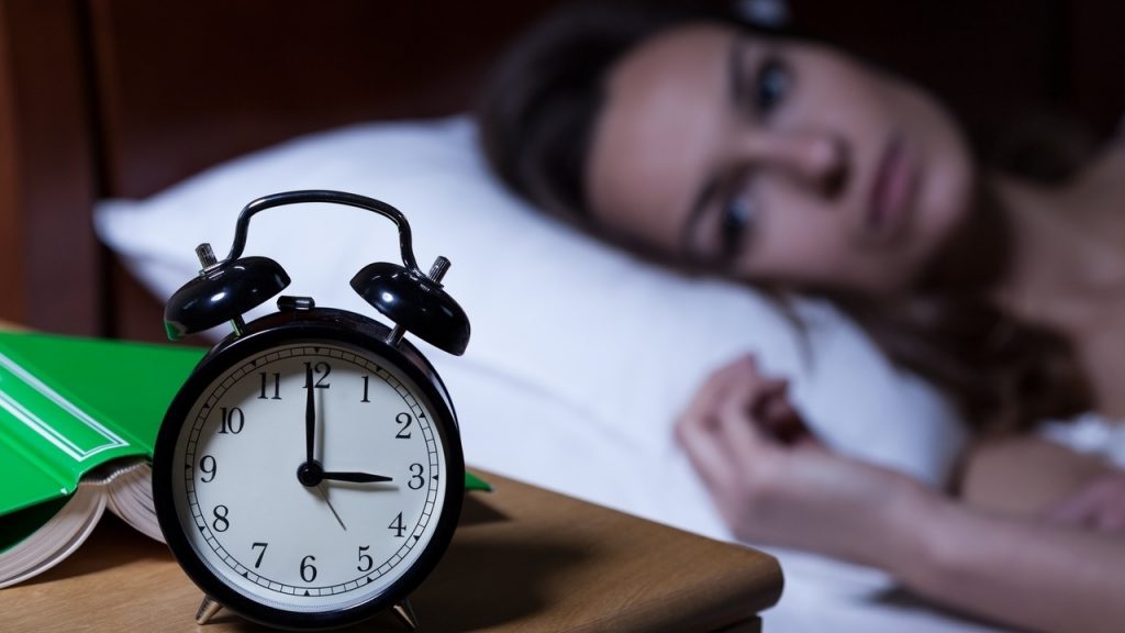 Você sabia? Ficar acordado até tarde aumenta risco de morte prematura, indica estudo!