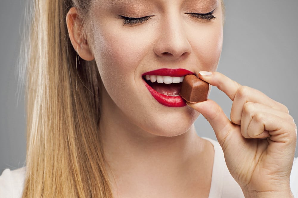 Atenção: dormir mais pode ajudar a comer menos doces, diz estudo!