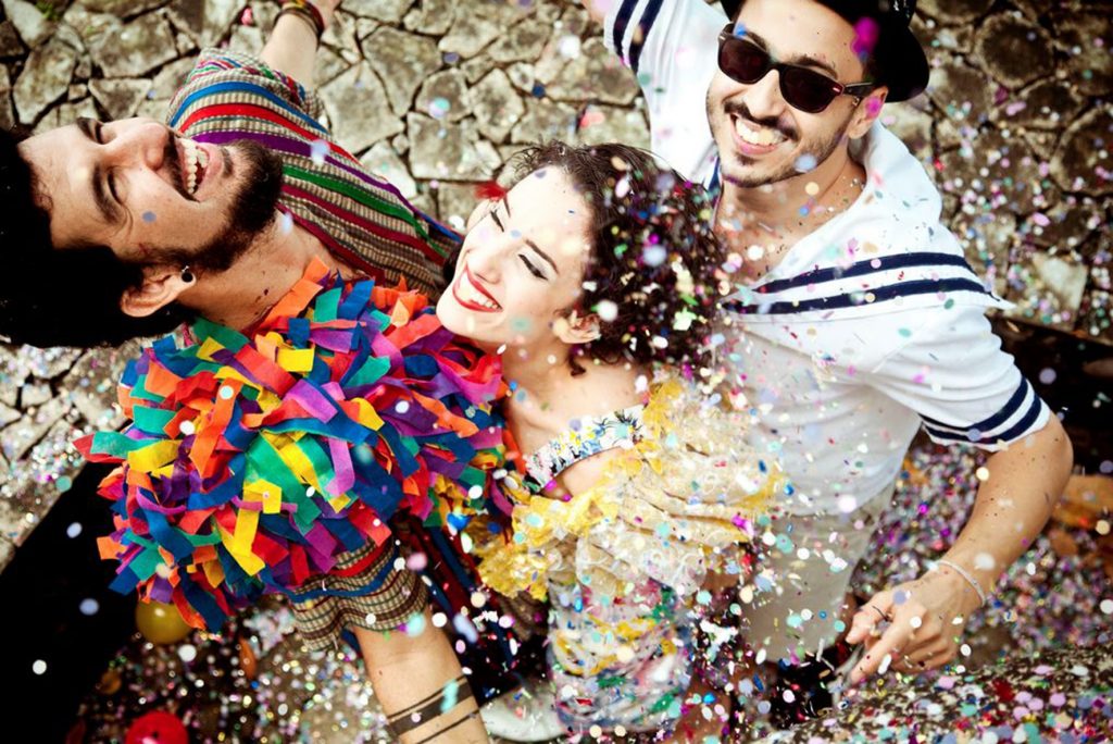 Cuidados para a folia: ortopedista alerta sobre uso de analgésicos no carnaval